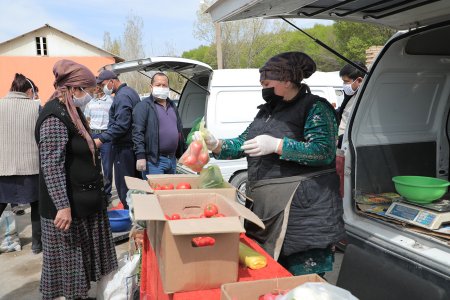 ОЛИС ҚИШЛОҚЛАP АҲОЛИСИ УЧУН КЎЧМА САВДО ЯPМАPКАЛАPИ ТАШКИЛ Э