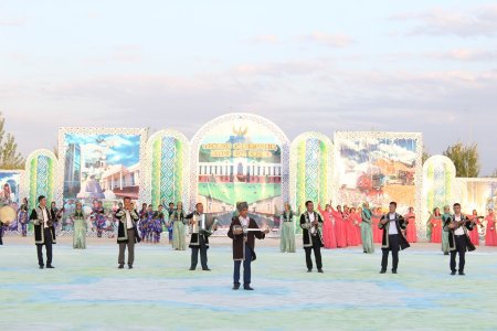 Amudaryo tumanida mustaqillik bayrami keng nishonlandi