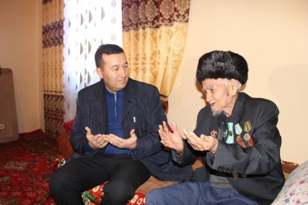 Ikkinchi Jahon urushi qatnashchilariga qishki kiyimlar sovgʻ