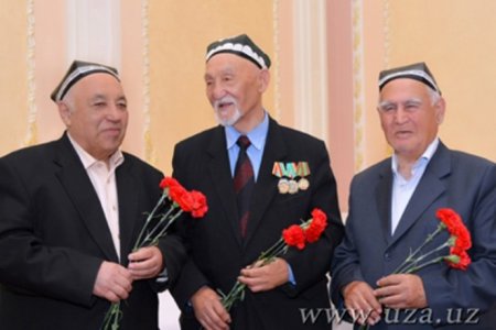 Amudaryolik mehnat faxriylari xonadonidan lavha (video)