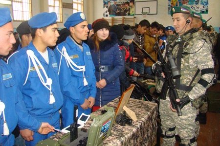 Дўрманлик ёшлар ҳарбийлар билан учрашди