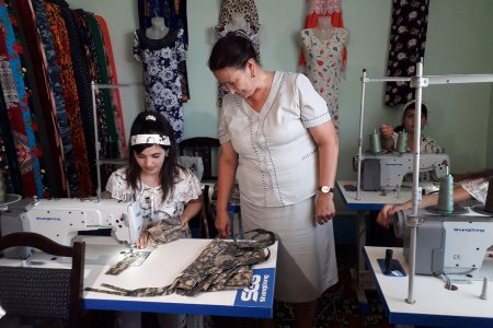 ТАДБИРКОР ҚИЗ МАРҲАБО ТИКУВЧИЛИК ЦЕХИ ТАШКИЛ ҚИЛДИ