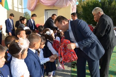 “BIRINChI QOʻNGʻIROQ” TADBIRIDA TUMAN HOKIMI IShTIROK ETDI (