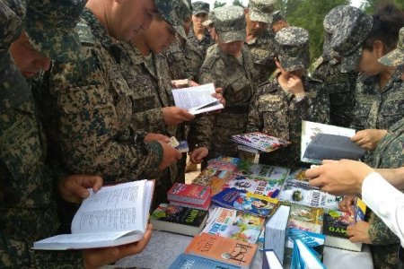 Ҳарбий қисмларда китоб ярмаркалари ташкил этилди