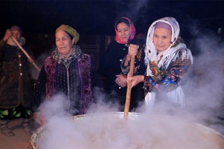 ДЎСТЛИК МАҲАЛЛАСИДА СУМАЛАК САЙИЛЛАРИ БОШЛАНДИ, БУ - НАВРЎЗД