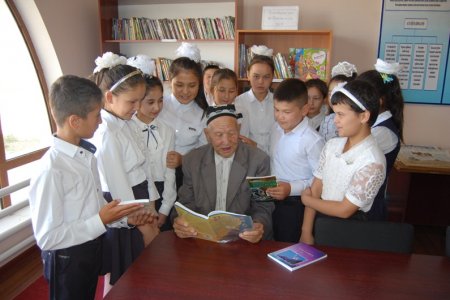 “Gulzor” mahalla fuqarolar yigʻini binosida “Xalq kutubxonas