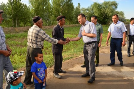 Hokim xalq bilan muloqot qildi (+foto)
