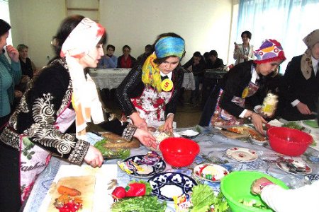 Kollejda “Balli, qizlar!” koʻrik tanlovi oʻtkazildi