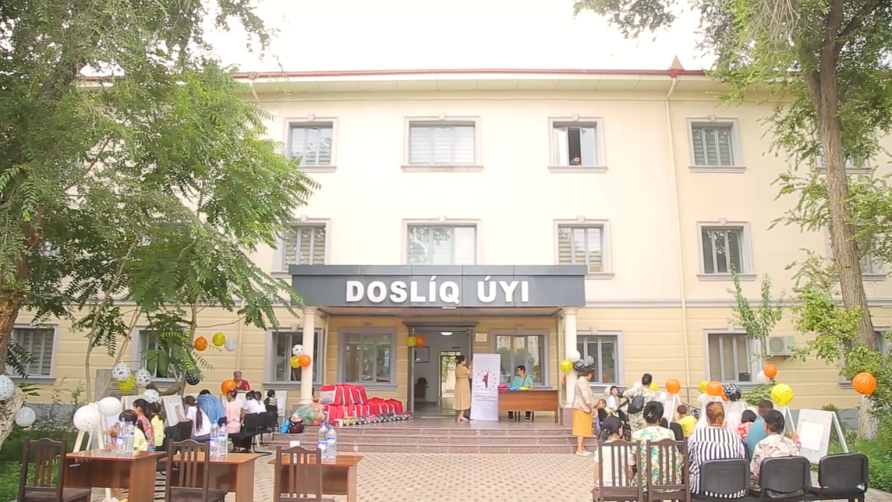 “Maftunkor ranglar jilosi” nomli tadbirda yosh rassomlar isteʼdodini namoyon etishdi