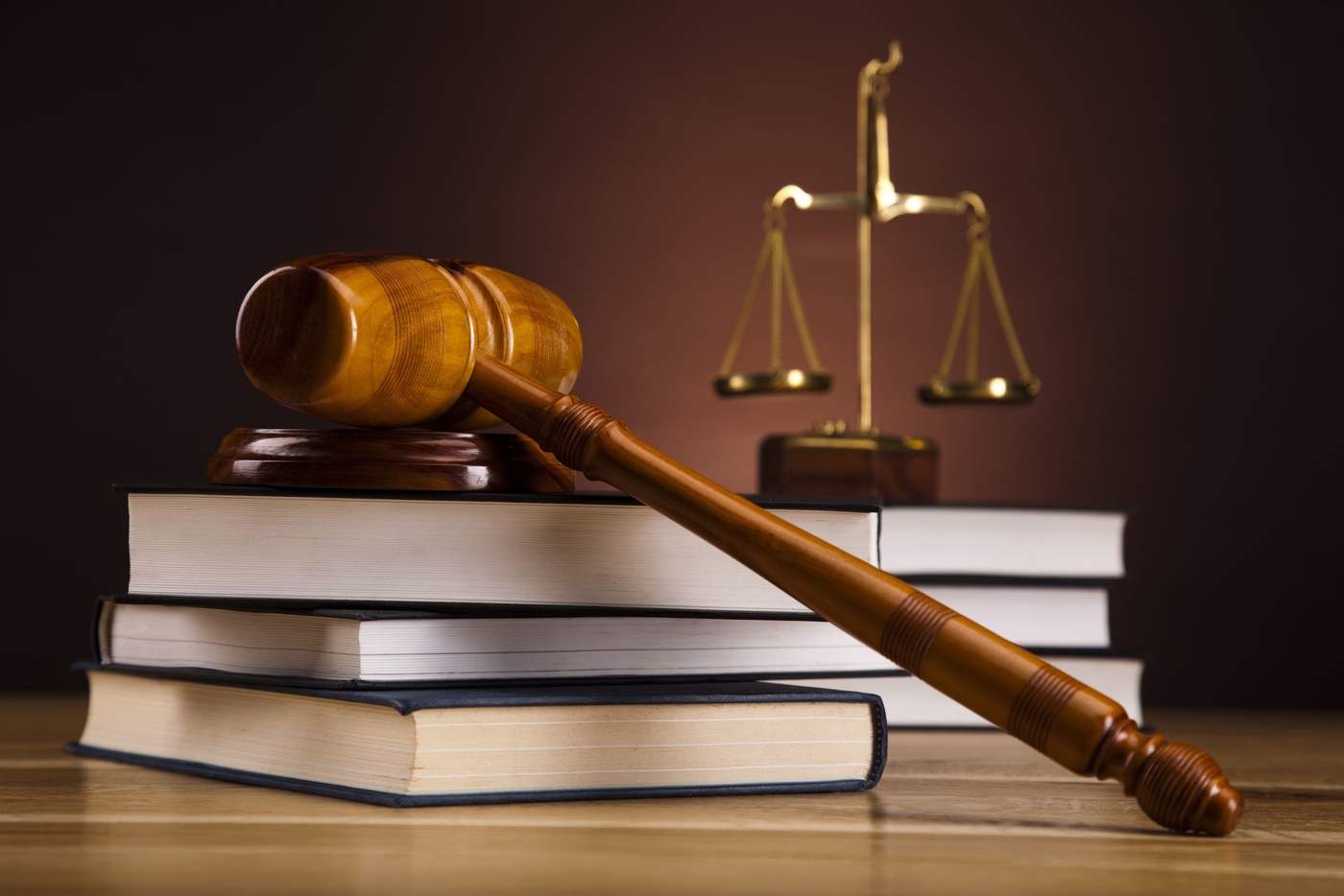 АДОЛАТНИ ҚАРОР ТОПТИРИШ ВА ҚОНУН УСТУВОРЛИГИНИ ТАЪМИНЛАШ СУД